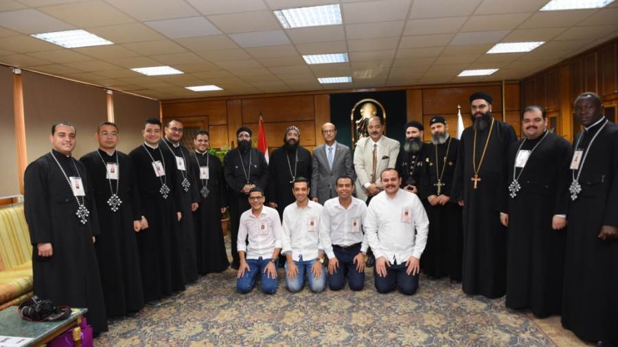 رئيس جامعة أسيوط يقرر فتح أبواب المكتبات الجامعية لاستقبال طلاب الكلية الإكليريكية اللاهوتية وتقديم الدعم العلمى اللازم