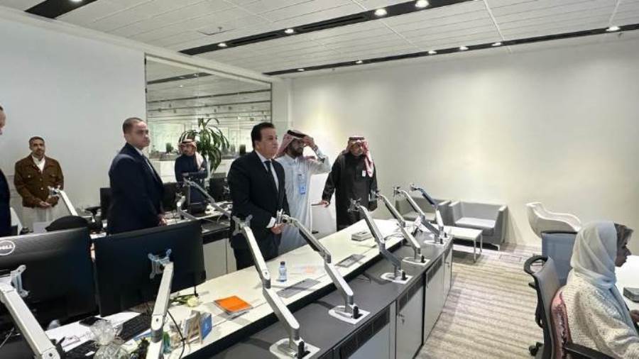 وزير الصحة في قيادة الصحة السعودية والغذاء والدواء