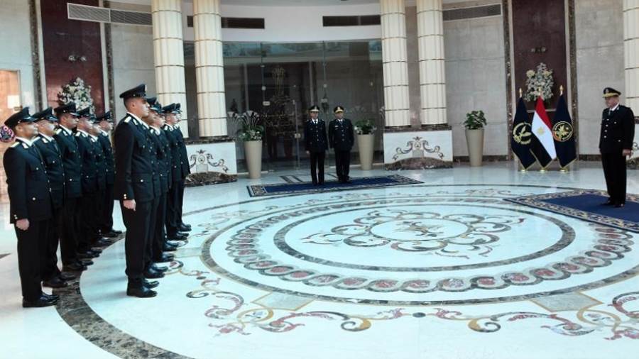 وزير الداخلية يصدق على تخريج عدد من طلبة بكلية الشرطة