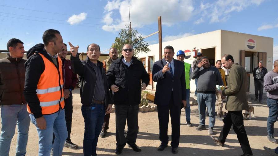 محافظ أسيوط يتفقد أعمال تنفيذ محطة معالجة صرف صحي عرب الكلابات بمركز الفتح