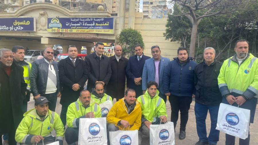تكريم رجال الصرف الصحي بالإسكندرية