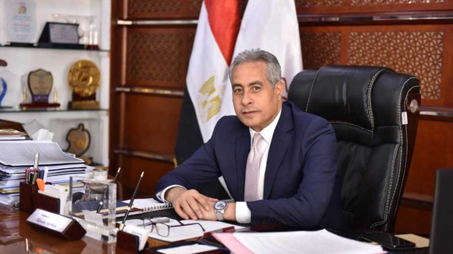 وزير القوى العاملة حسن شحاتة