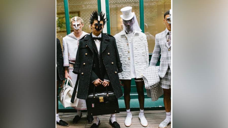 أحد تصميمات طوم براون Thom Browne