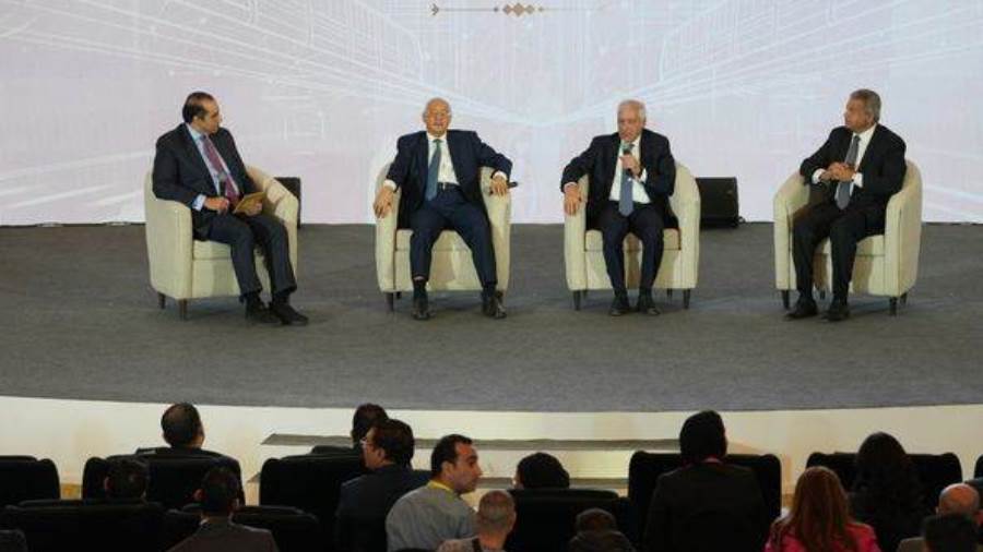 جانب من الجلسة النقاشية الأولى بالحوار الوطني