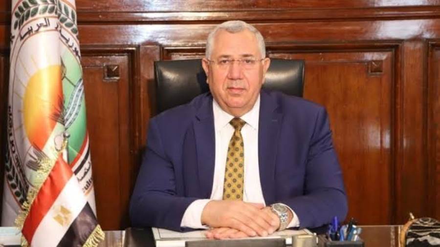 السيد القصير وزير الزراعة واستصلاح