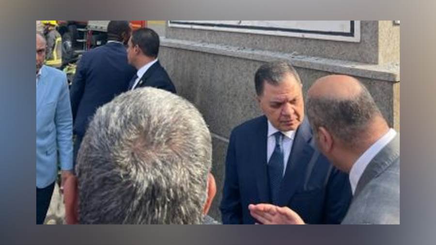وزير الداخلية يصلموقع حريق مديرية أمن الإسماعيلية