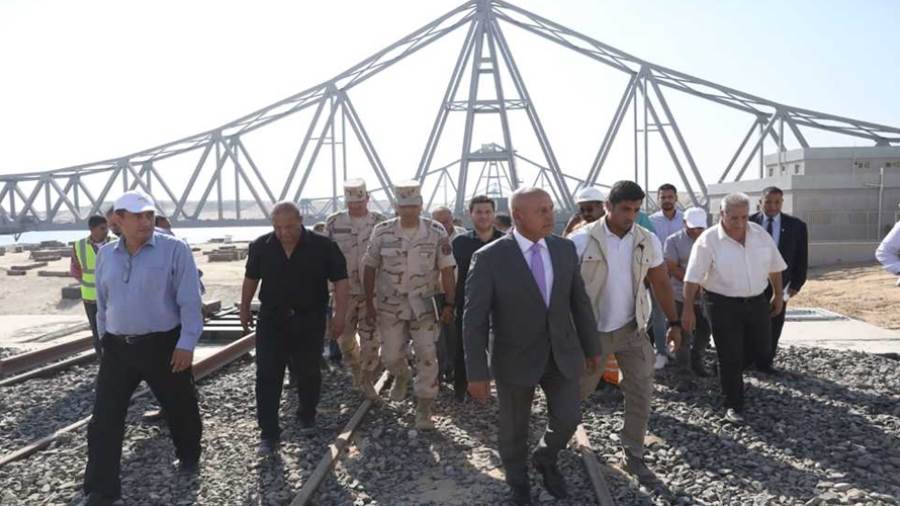 وزير النقل يتفقد مشروع خط السكة الحديد الفردان ـ بئر العبد