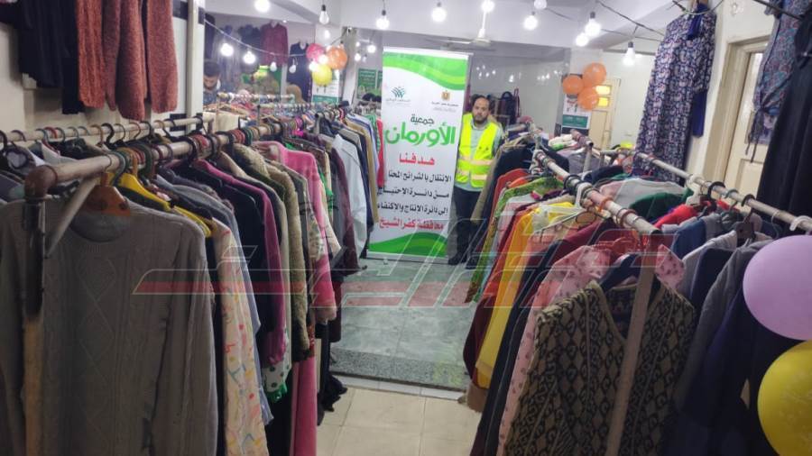 توزيع الملابس