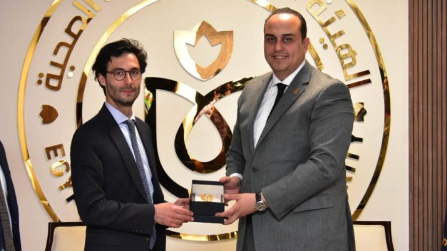 رئيس الرعاية الصحية وممثل الوكالة الفرنسية