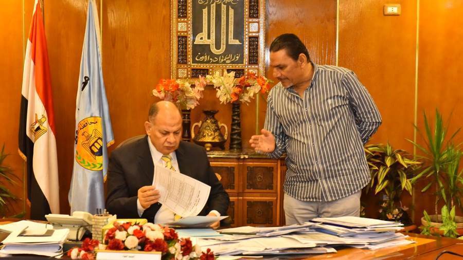 محافظ أسيوط ومدير التعليم الفني