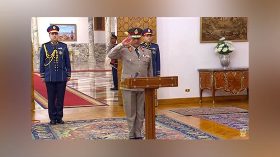الفريق أول عبد المجيد صقر وزير الدفاع