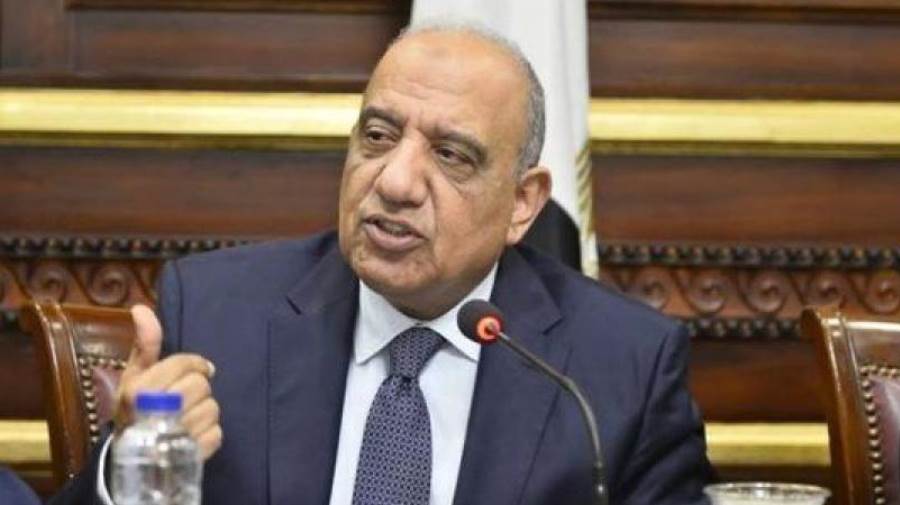 الدكتور عصمت وزير الكهرباء