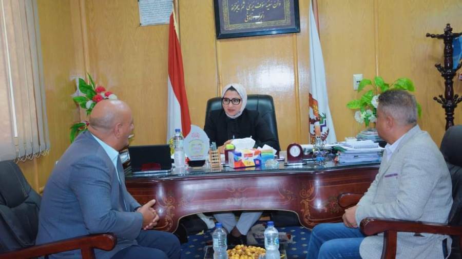 جانب من لقاء نائب محافظ الوادى الجديد