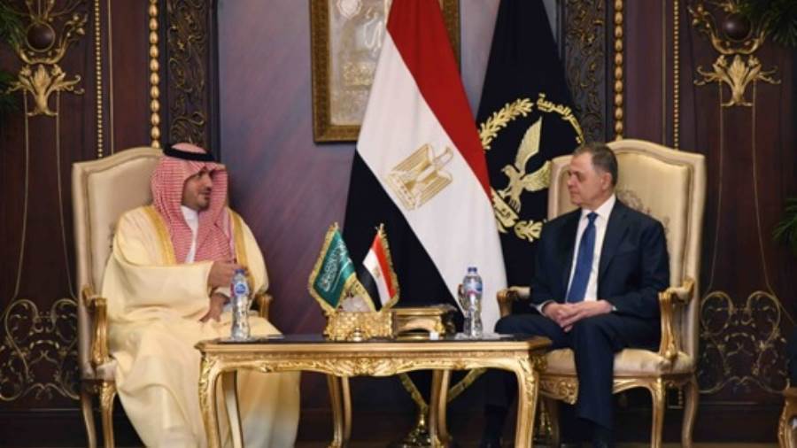 وزير الداخلية مع نظيره السعودي