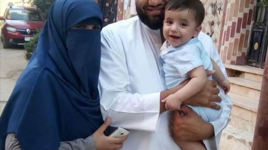أطباء مستشفى حوش عيسى وطفلتهم ضحايا حادث انقلاب مروع