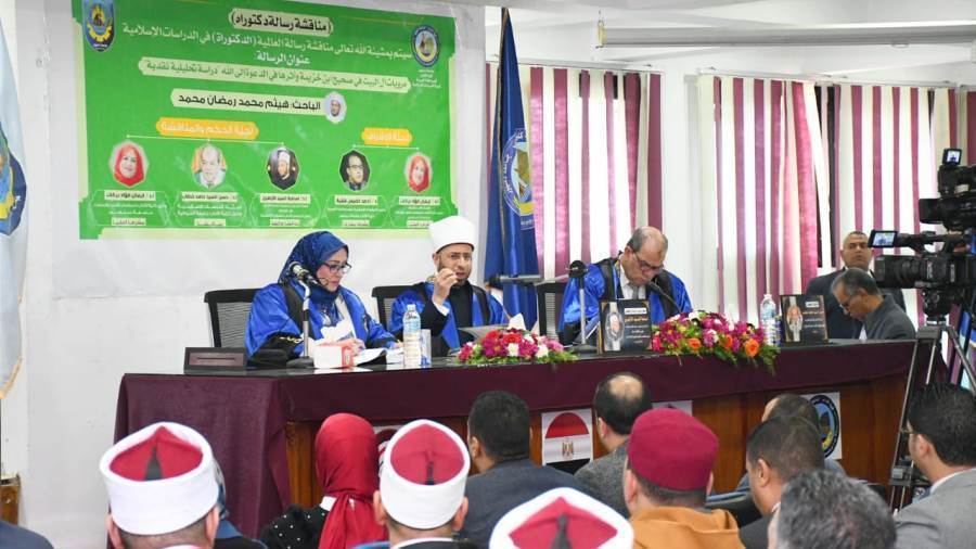 وزير الاوقاف خلال المناقشة
