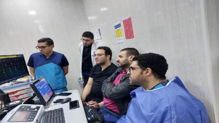 الفريق الطبى خلال الجراحة بجامعة طنطا