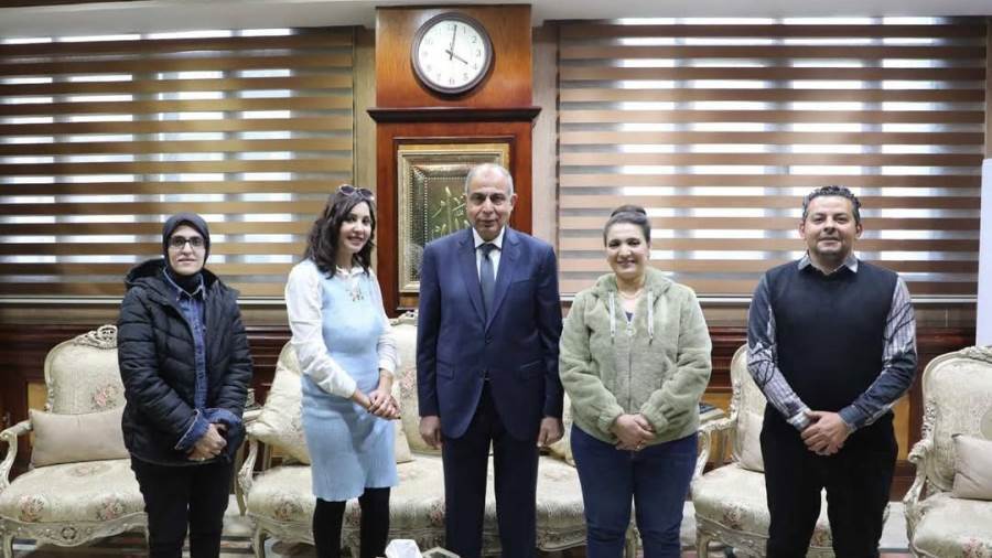 محافظ المنيا يكرم النماذج الناجحة