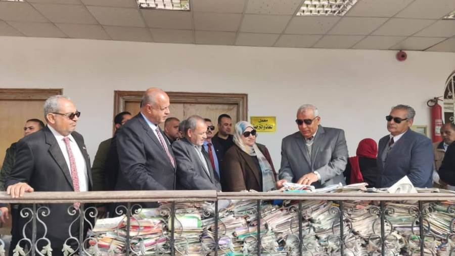 جانب من جولة محافظ الوادى الجديد