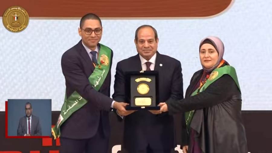 الرئيس السيسي يكرم أسر الشهداء والمصابين بالندوة التثقيفية الـ41