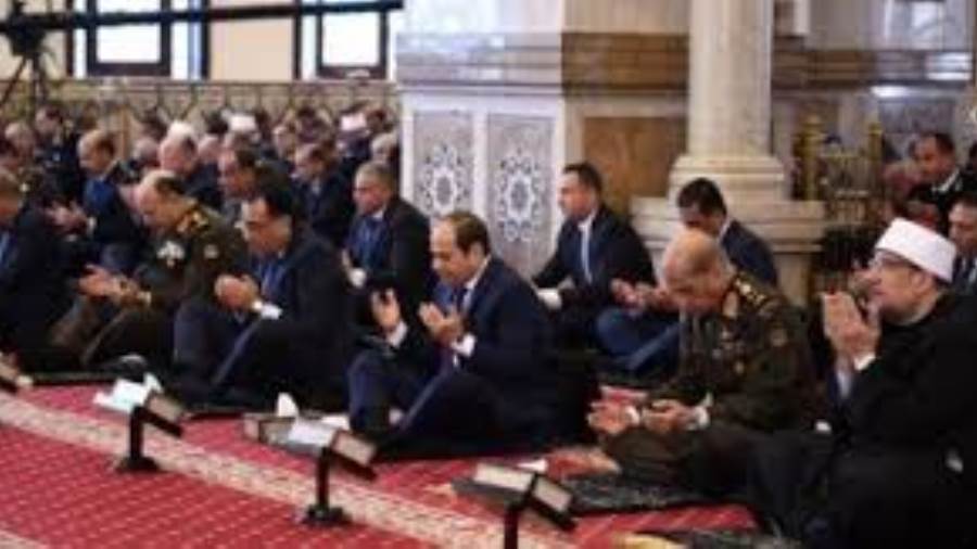 الرئيس السيسي يؤدي صلاة الجمعة بمسجد المشير طنطاوي