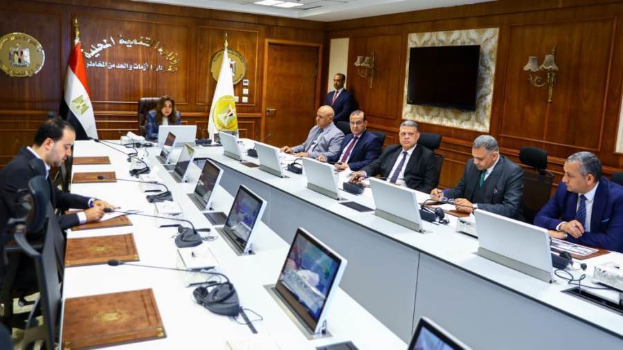 د.منال عوض تبحث ملفات التصالح مع سكرتيري عموم المحافظات