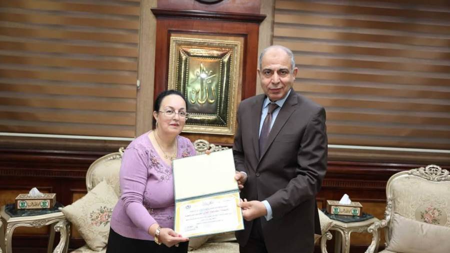 محافظ المنيا يكرم الأم المثالية