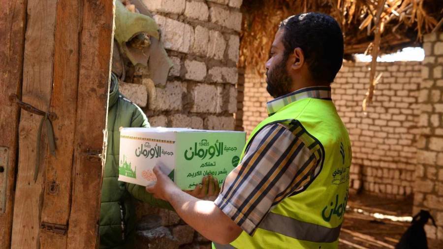 توزبع كراتين غذائية بقرى بنى سويف