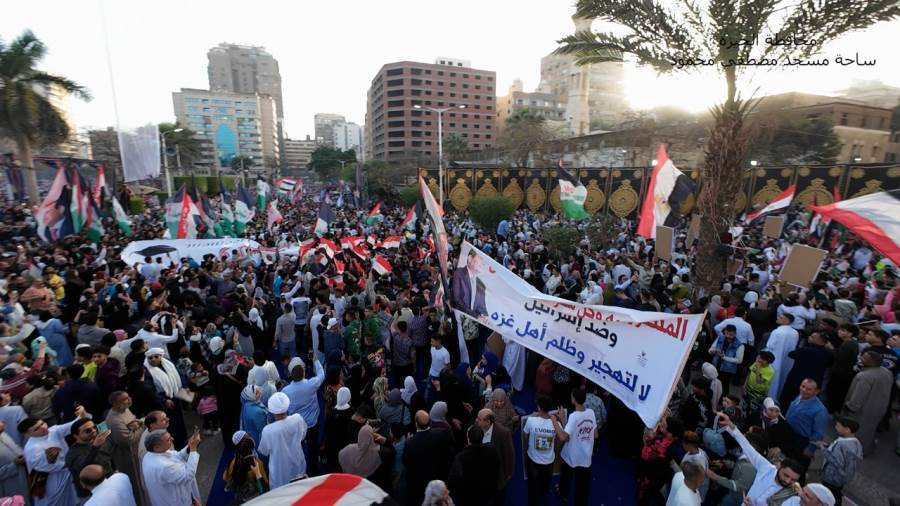 احتشاد المصريين بعد صلاة عيد الفطر