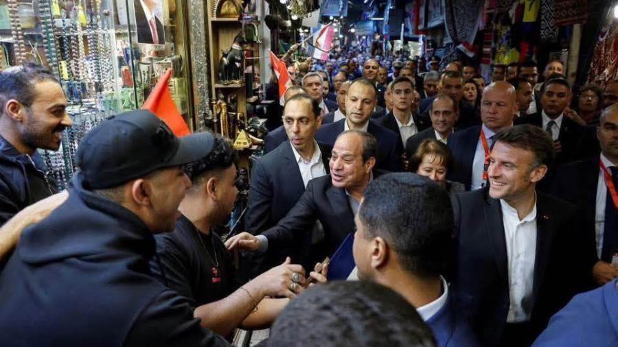 جولة الرئيس السيسي ونظيره الفرنسي في خان الخليلي