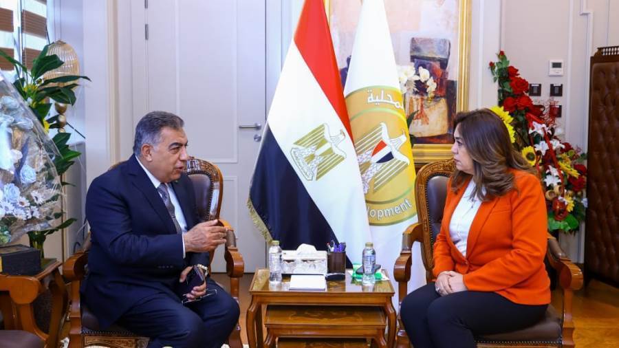 د. منال عوض تلتقي محافظ الدقهلية