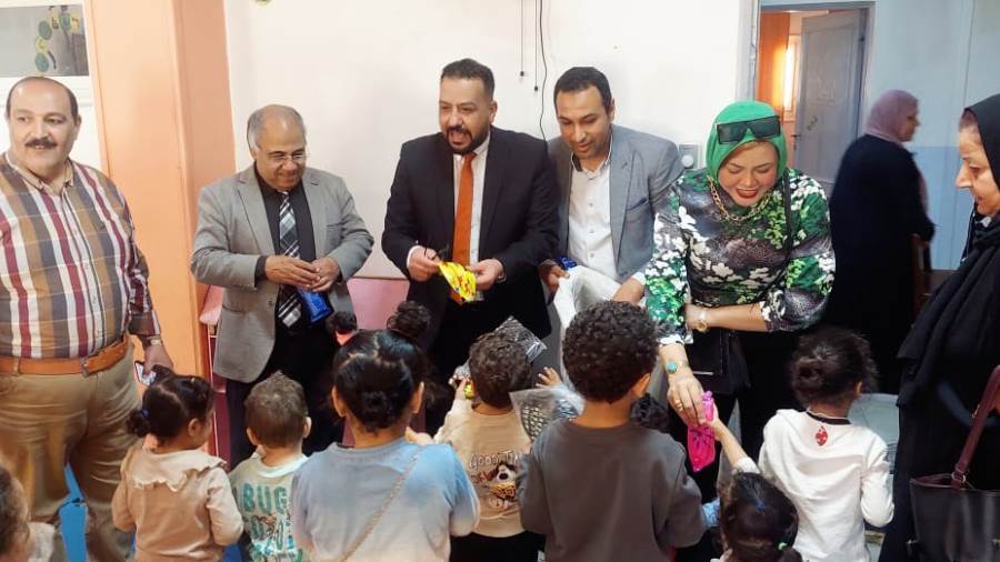 وفد التامين الصحى فى مؤسسة الايتام