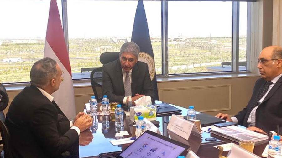وزير السياحة مع المدير الإقليمي لشركة جوجل مصر