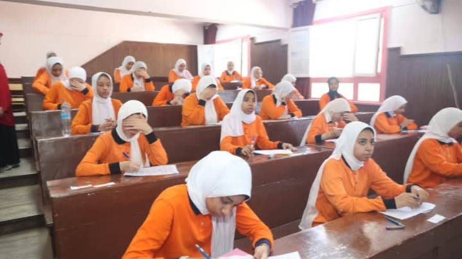 أكثر من 5 آلاف طالب يؤدون امتحانات النقل الفني والتربية الخاصة بالوادي الجديد