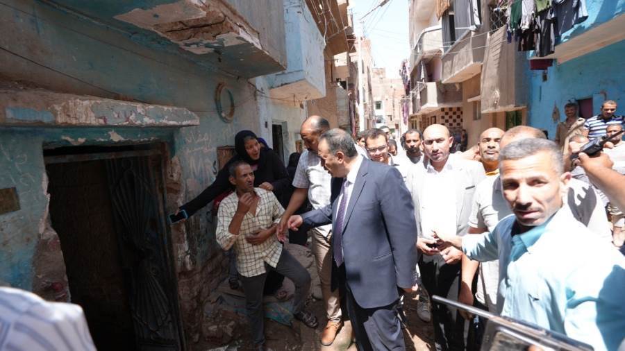 محافظ أسيوط يتفقد منطقة المصلة