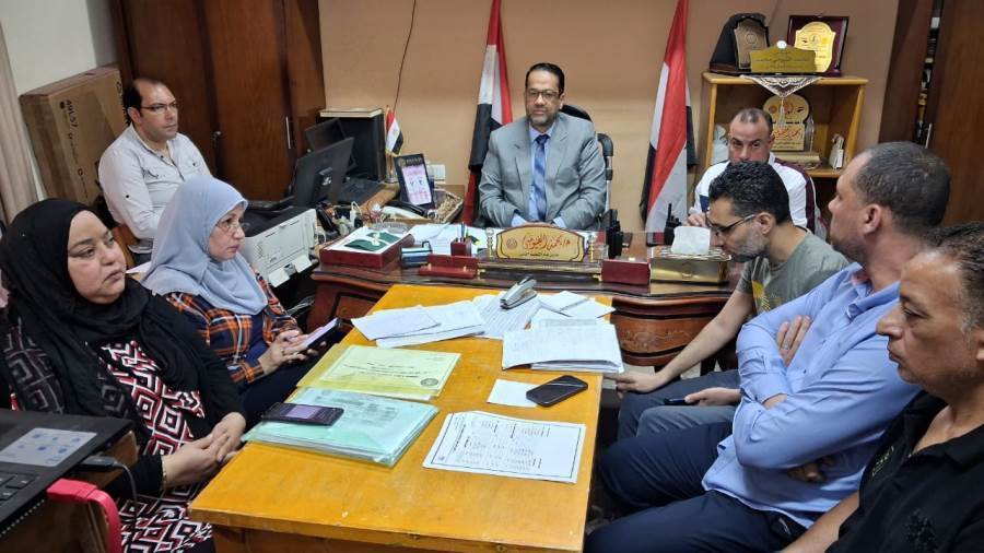 وكيل الوزارة داخل غرفة العمليات
