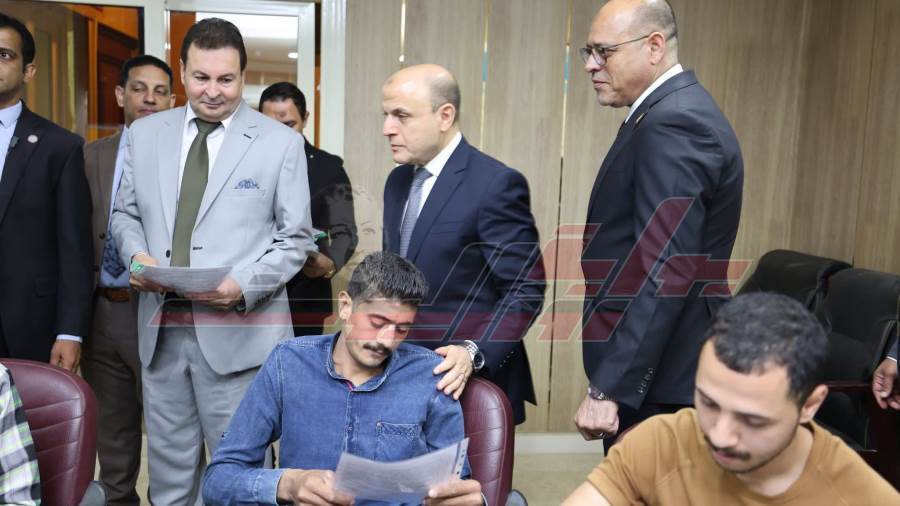 تسليم العقود