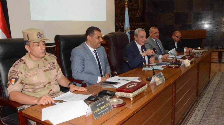 محافظ الغربية خلال المجلس التنفيذى