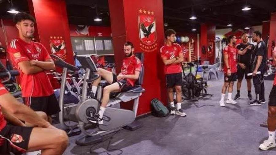 لاعبو الأهلي