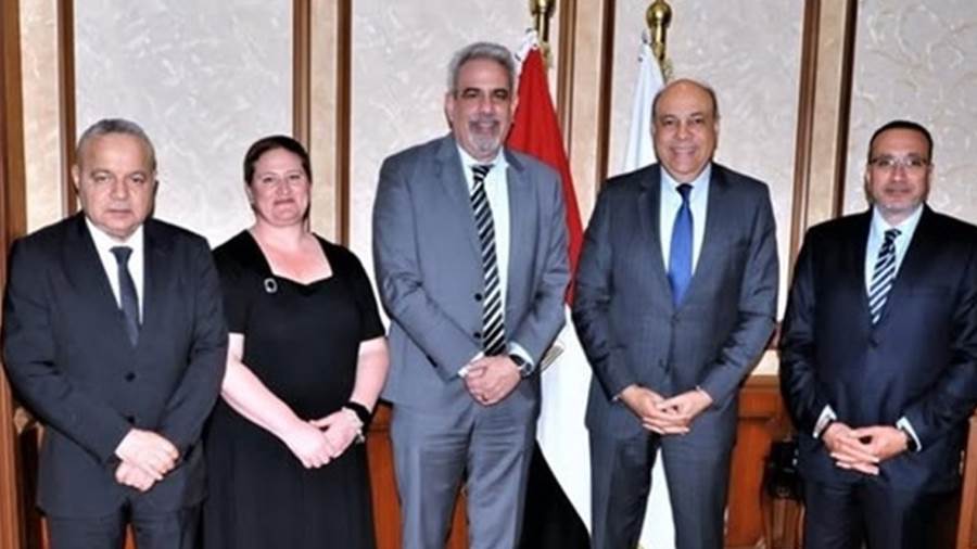 وزير الطيران مع نائب رئيس منظمة الاياتا