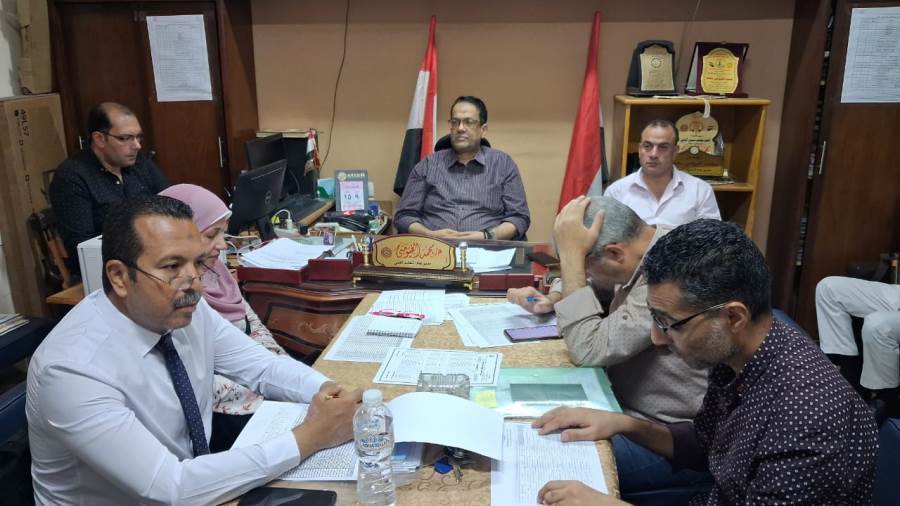 وكيل الوزارة داخل غرفة العمليات