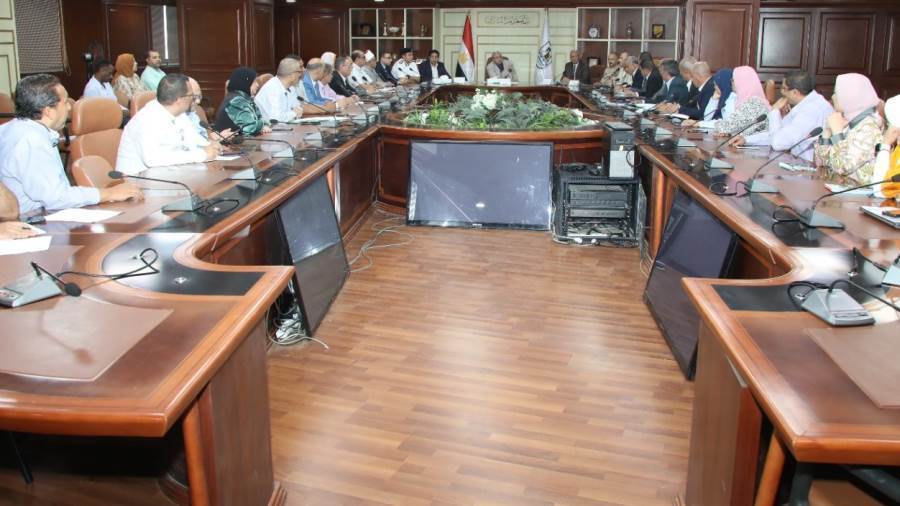 اجتماع محافظ بنى سويف