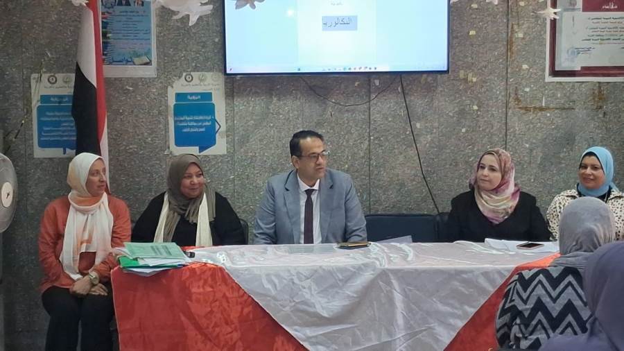 وكيل وزارة التعليم بالغربية خلال الاجتماع
