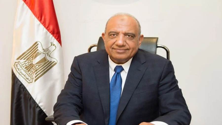 الدكتور محمود عصمت وزير الكهرباء