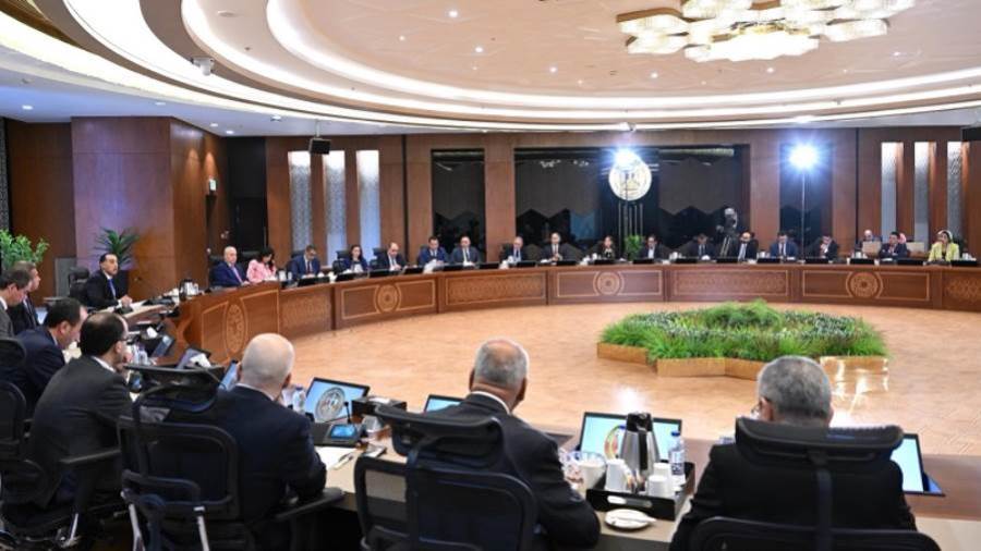 جانب من لقاء رئيس الوزراء مع رؤساء تحرير الصحف والهيئات الإعلامية