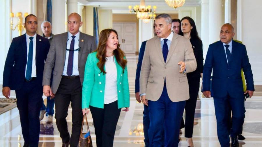 محافظ الإسكندرية وسفيرة الولايات المتحدة الأمريكية يبحثان سبل التعاون في قطاع النقل البحري