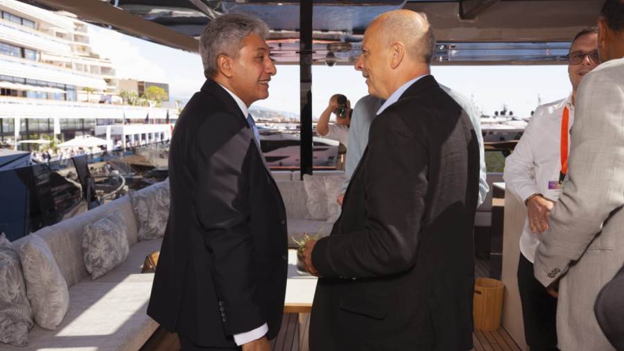 وزير السياحة