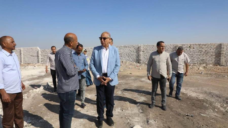 محافظ المنيا يتفقد سوق الماشية الجديد بملوي