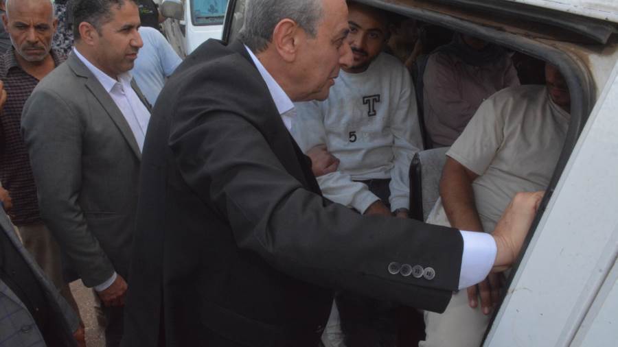 محافظ الغربية خلال الجولة