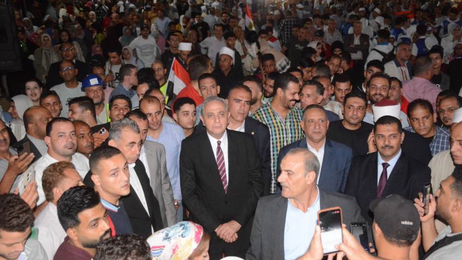 محافظ الغربية وسط المواطنين خلال افتتاح المتحف الكبير